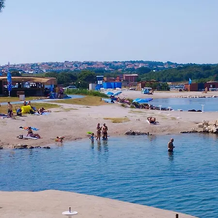 Giardin *** Appartement Ližnjan