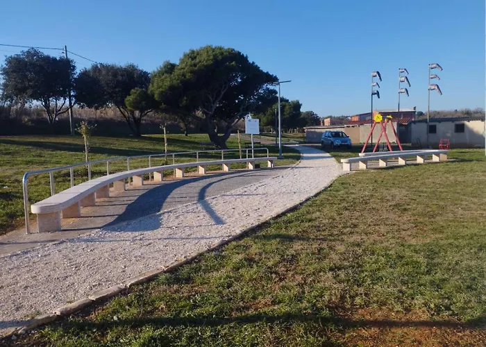 Giardin *** * Ližnjan